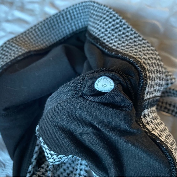 Lululemon sports bra size 6 - Picture 2 of 4